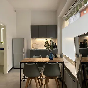  Appartamento 2-zimmer-appartment In Top-city-lage Mit Parken Und Klimaanlage Germania